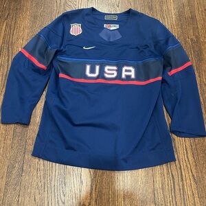 Nike Youth USA Long Sleeve Jersey. Size youth L/XL. Excellent condition.